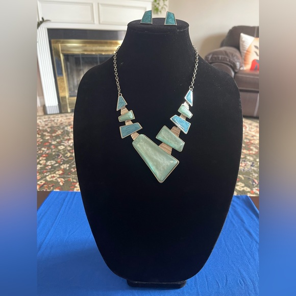 Jewelry - Necklace set